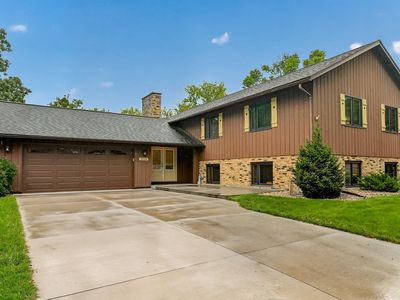 2228 Viking Dr NW