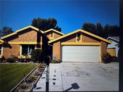 1669 W Phillips Dr