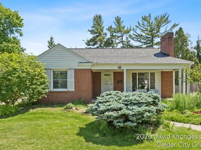 866 Dorroll St NE