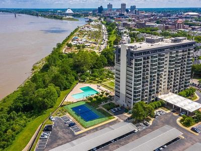 655 S Riverside Dr APT 1207