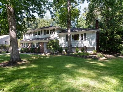 35 Rock Road West
