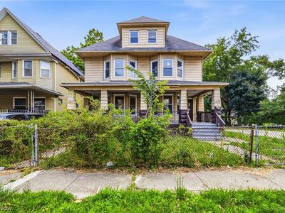 1637 Holyrood Rd