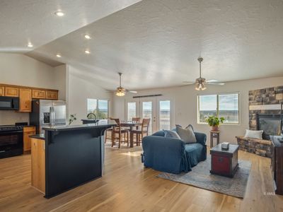 3770 E Juniper Cliffs Dr