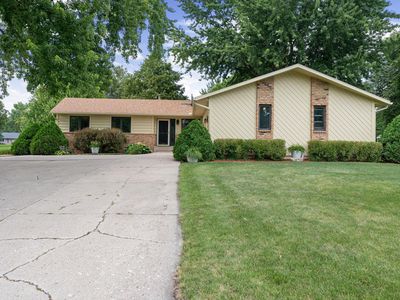 545 Crestview Ln NE