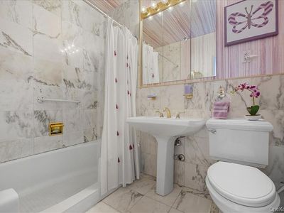 27010 Grand Central Pkwy APT 21M