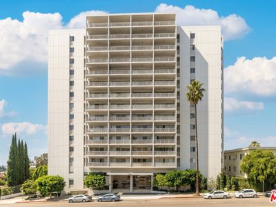 999 N Doheny Dr APT 205