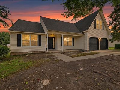 704 Woodcott Dr
