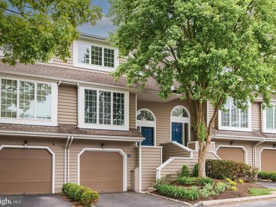33 Cabot Ct