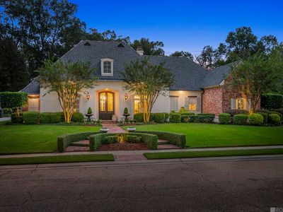 1204 E Lakeside Oaks Dr