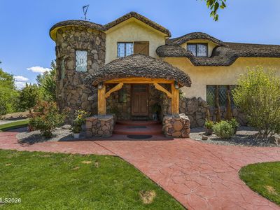 330 Sierra Manor Dr