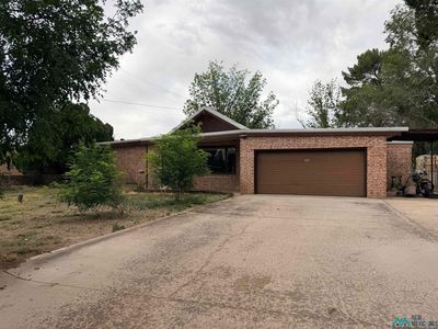 306 N Riverside Ln