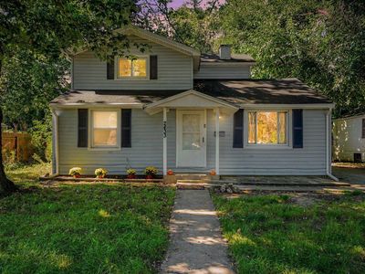 2433 Hollywood Pl