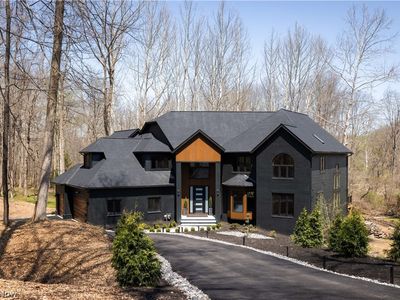 6100 Loch Lomond Ct
