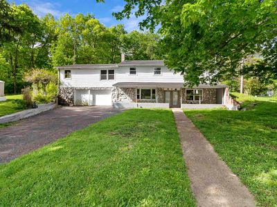 102 E Main St