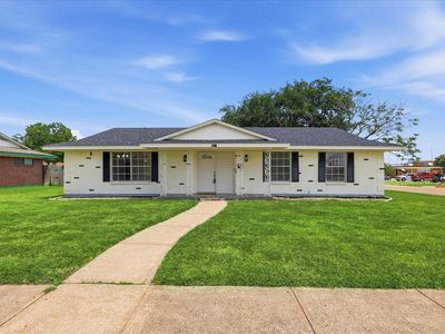 3301 Hillsdale Ln