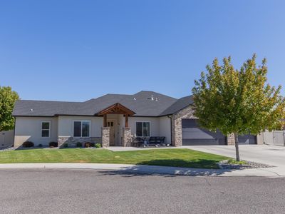 1527 Elmont Ct