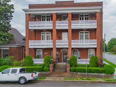 233 N 6th St APT 203