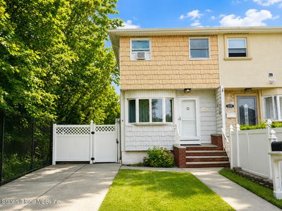 329 Rudyard St