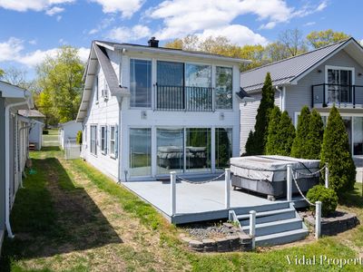 8929 Waruf Ave