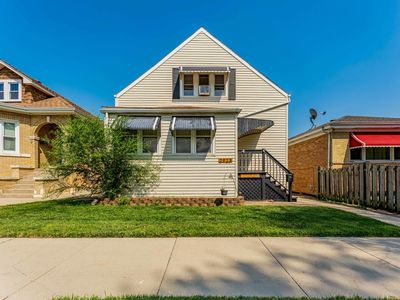 2923 N Neenah Ave