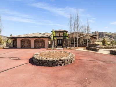 10219 NE Vineyard Way