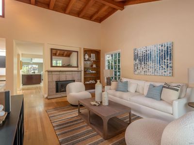 4027 Narragansett Ave