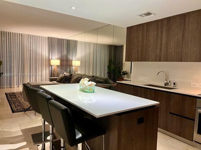 88 SW 7th St APT 808