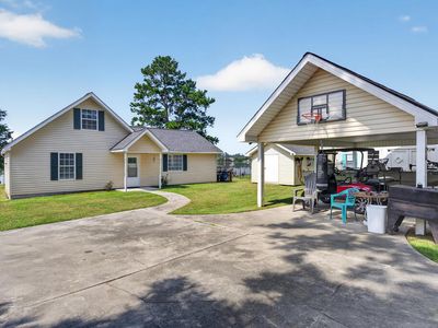 454 Island Dr
