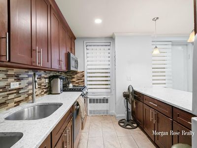 1577 E 17th St APT 2M