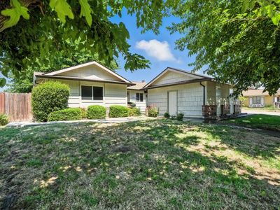 8148 Golden Field Way