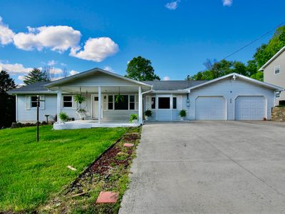 906 Hall Ave