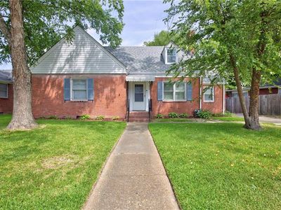 8560 Culfor Cres