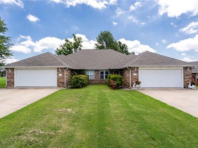 211 Ravenwood Blvd