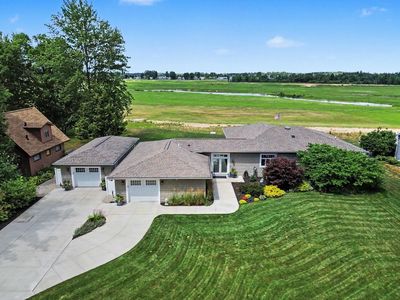 71 E Lakeshore Dr