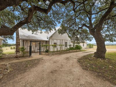 48 Holiday Rd