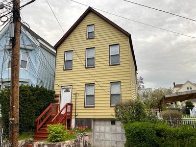 32 Oak Ave