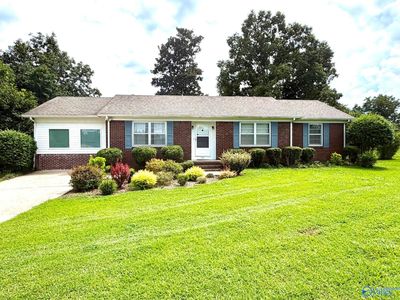 796 Lester Dr