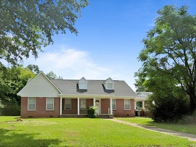 1102 Grand Ave