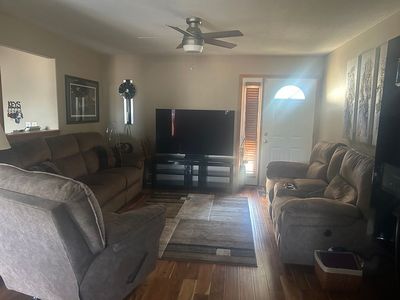 1135 Lois Ln