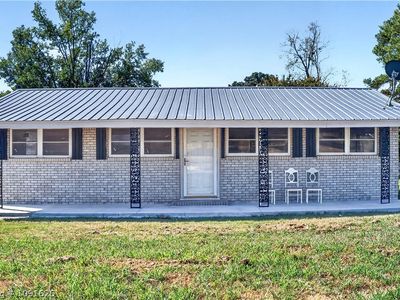 1 Redwood Ln