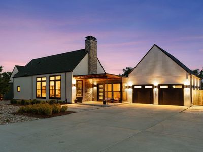 1563 Spring Creek Xing