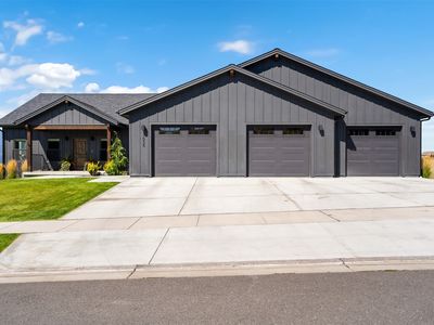 7035 Guinevere Dr
