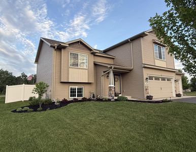 1802 Perennial Ln NE