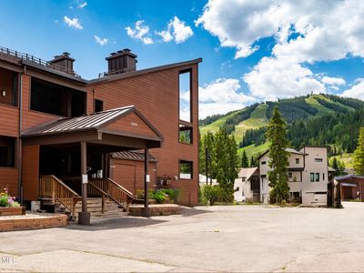 1080 WINTER PARK DR #18