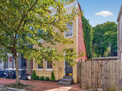 603 Acker Pl NE