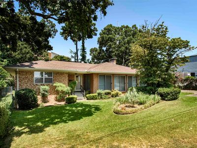 7618 Iowa Dr