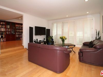 1550 Greenfield Ave APT 201