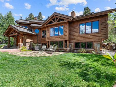 1076 Steamboat Boulevard