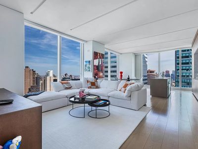 100 E 53rd St APT 40A