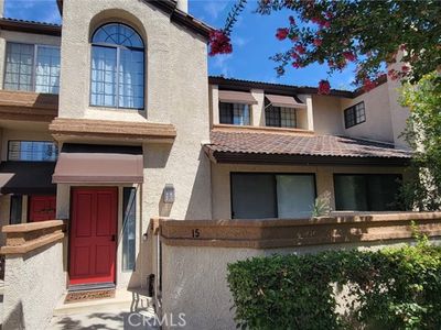 15 Rock Cliff Pl